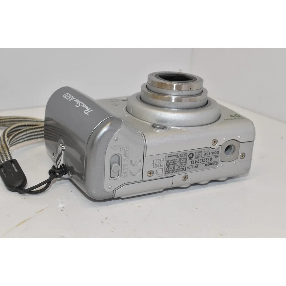 Canon Powershot A520 4.0MP Camera Silver w/ box/cords/manuals - For Parts Only